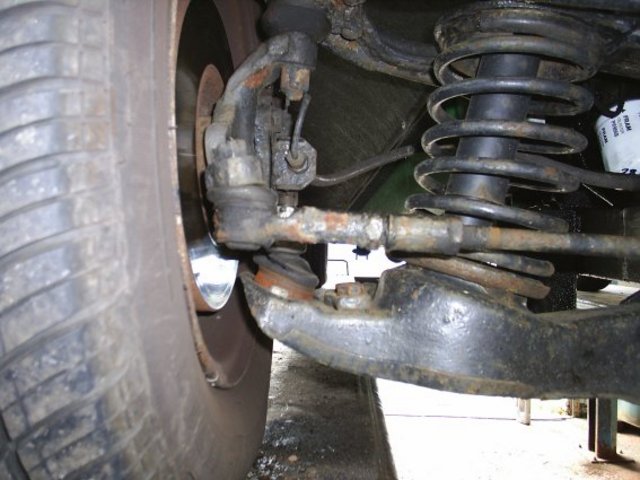 Rescued attachment Midge lower ball joint.jpg